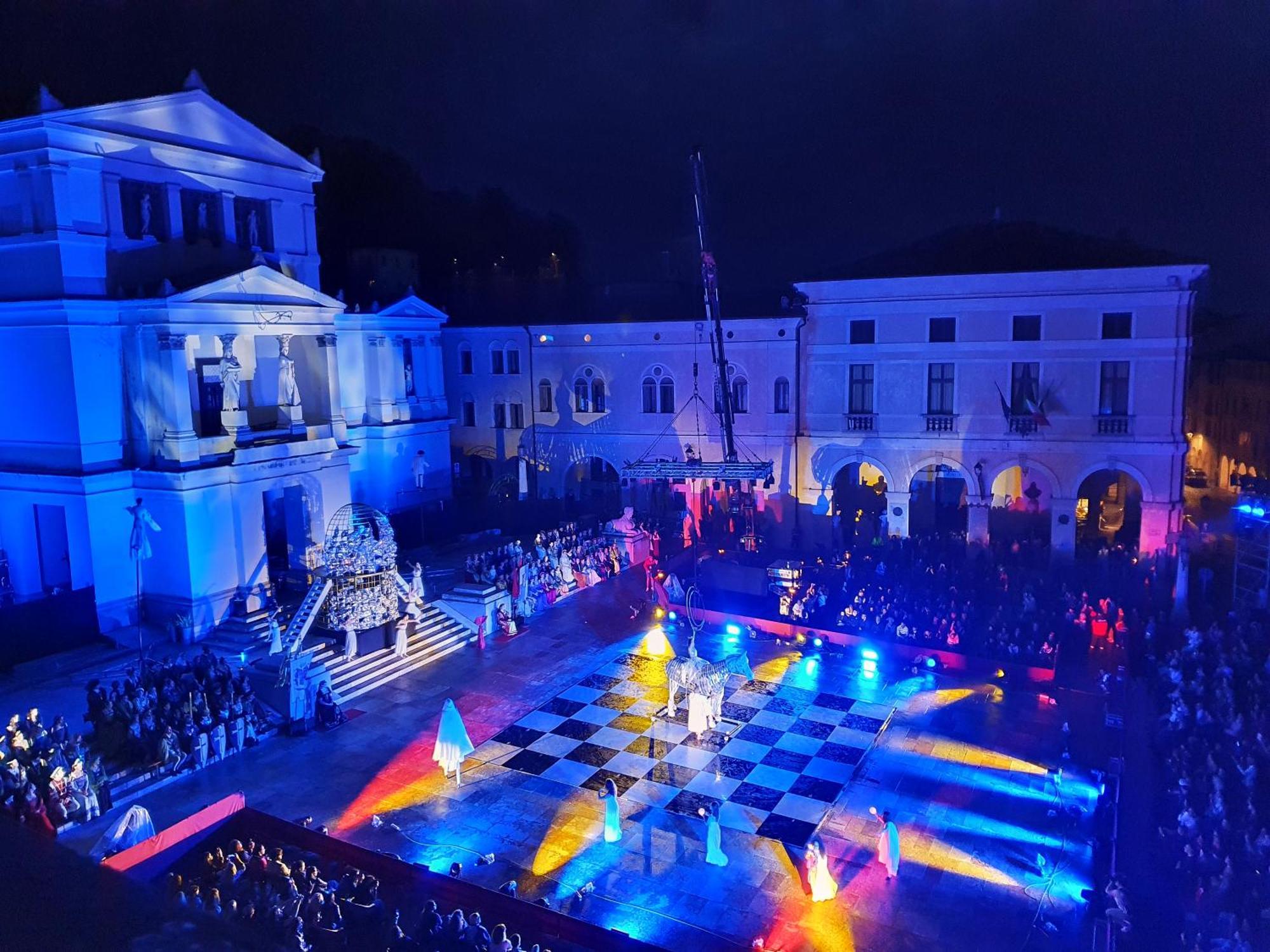 Апартаменты Attico Di Piazza Cima Конельяно Экстерьер фото