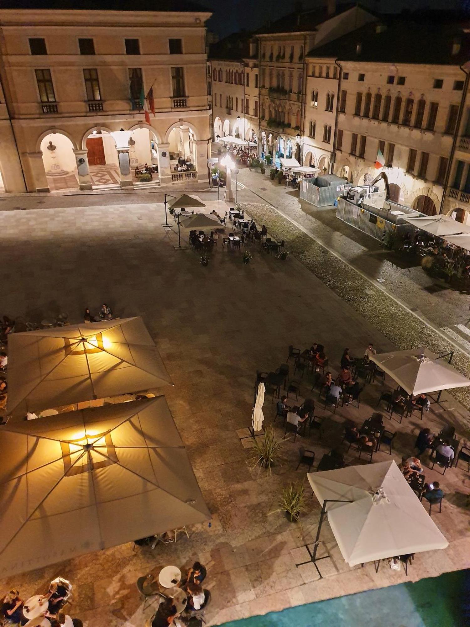 Апартаменты Attico Di Piazza Cima Конельяно Экстерьер фото